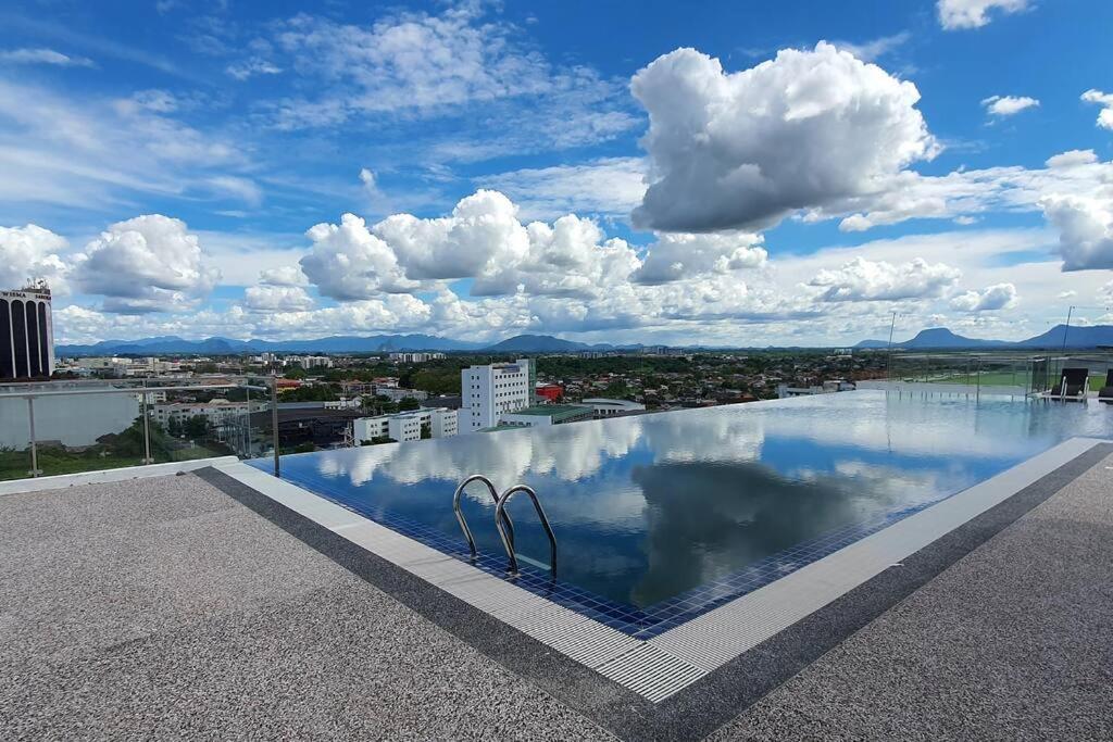 Kozi Square New Sgh Cozy Home 7A Kuching Ngoại thất bức ảnh